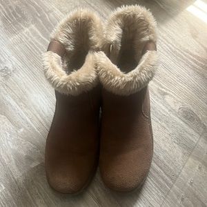 Used faux fur booties